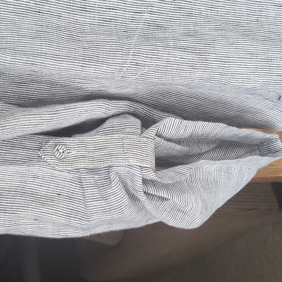 CHICO'S DESIGN Women's Natural Linen Button Up Shirt Size 1 equal to a big med - Picture 3 of 8